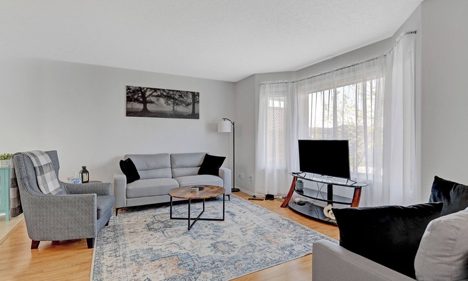 Grande Prairie House | Premier 3-Bed Hideaway | Heart of Grande Prairie