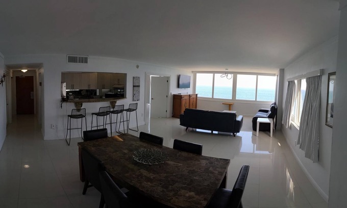 Bermuda Riviera Condo | Premier Beachfront Modern Apartment