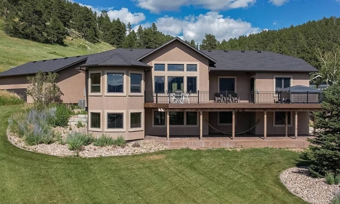 Sturgis House | PREMIER HOME IN STURGIS WITH HOT TUB AND A VIEW