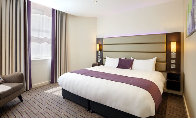 Glenisla Hotel | Premier Inn Dundee North