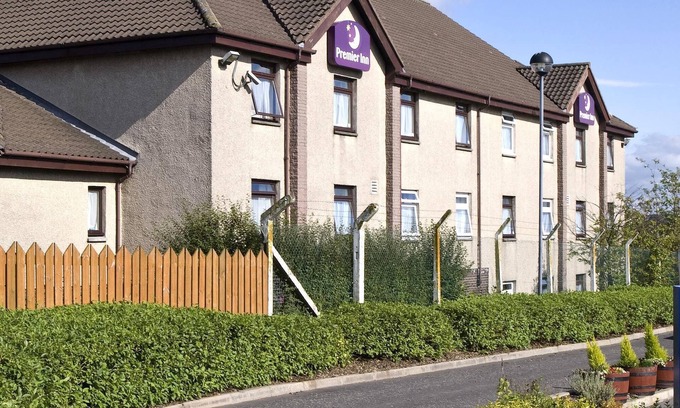 Cumbernauld Hotel | Premier Inn Glasgow - Cumbernauld