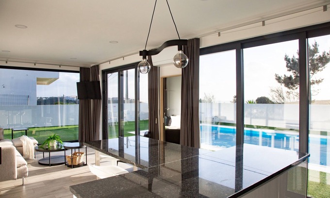 Ericeira Apartment | Premier Palaca: ground floor, walk to reserve, Riberira d'IIlas, town of Ribamar