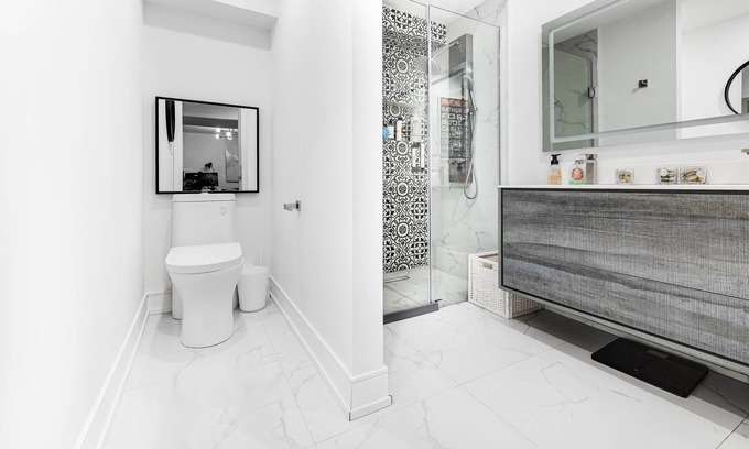Etobicoke House | Premium 2-Bedroom Apartment Near Islington/Bloor