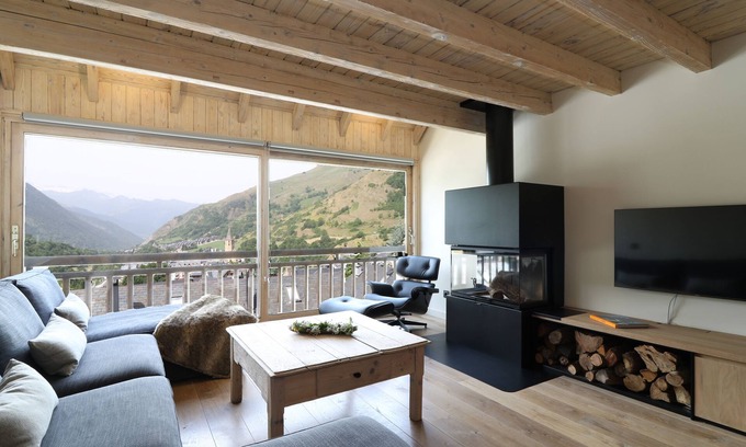 Pujo House | Premium & amazing views. Baqueira parking & ski locker
