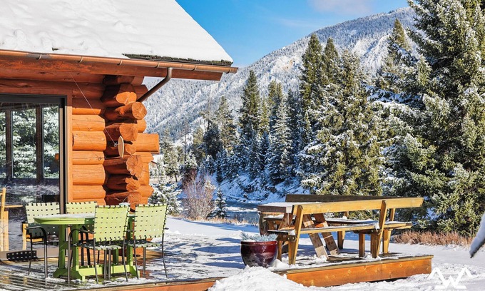 Gallatin Gateway Cabin | Premium and Luxury Comforts Surrounded by Unbeatable Scenery!