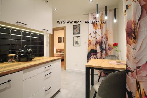 Rzeszow Apartment | Premium Apartment - Red Rose - SELF CHECK-IN