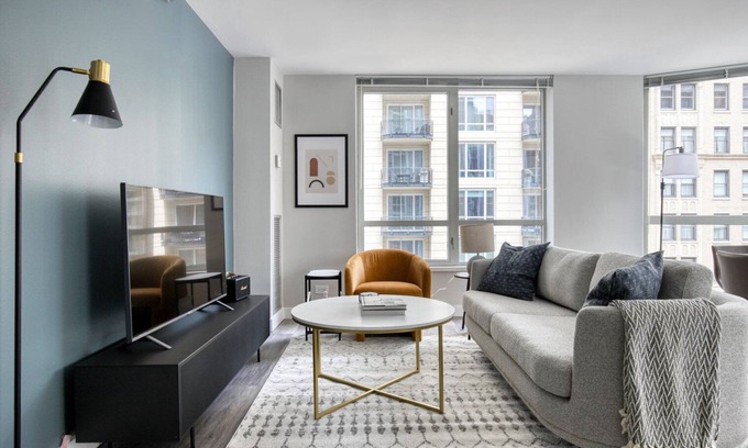 Rush and Division Apartment | Premium Gold Coast 2BR w/Gym & Lounge, 1 block to L, by Blueground