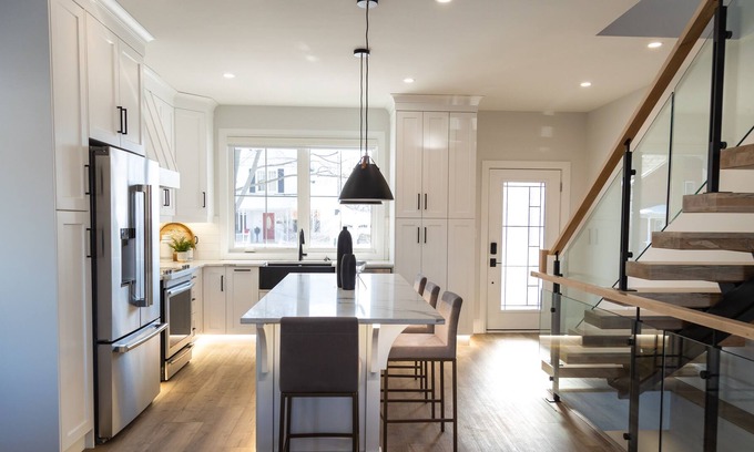 Sarnia House | Premium House located near St. Clair River with Hot Tub