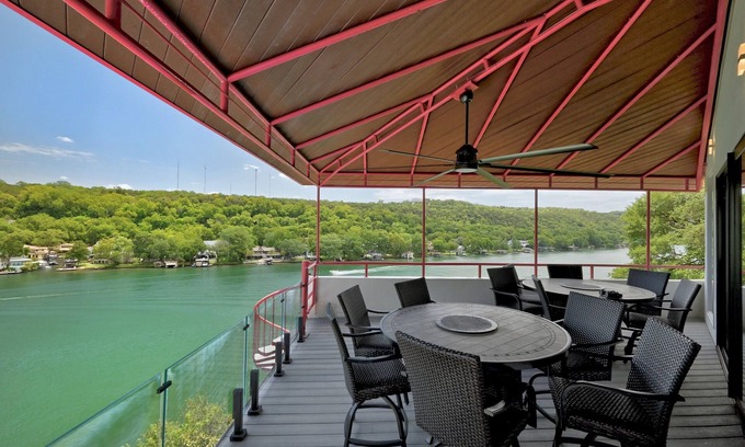 Oak Shores On Lake Austin House | Premium Lake Austin Lakeside Bedrooms. 6 Hole Mini Golf Course and Waterfall