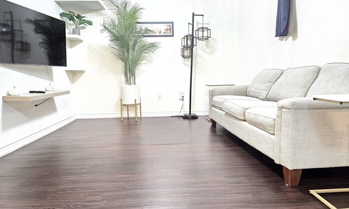 Innisfil Apartment | PREMIUM LIVING PLACE/2 BEDROOMS SUIT