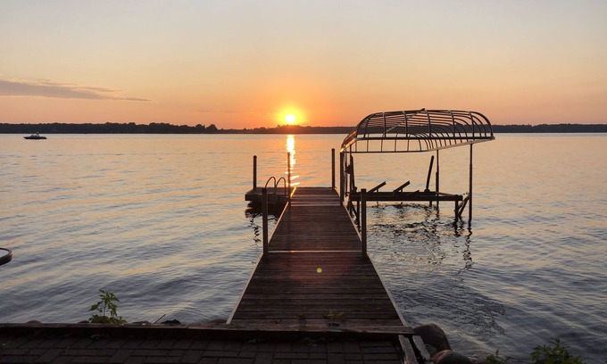 Alexandria House | Premium Location on the Chain of Lakes in Alexandria Area