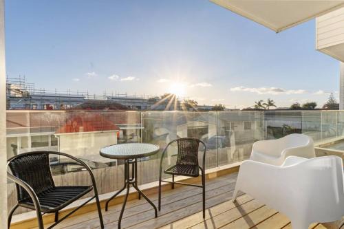Mangere House | Premium Townhouse w Sunset Views close to Airport