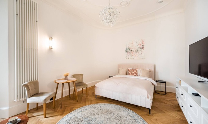 Centrum Apartment | Premium Warsaw Center Studio