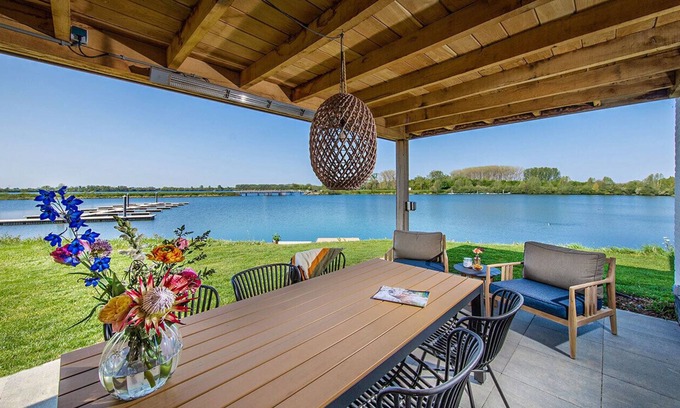 Thorn Villa | Premium Water 6p - Three Bedroom Villa, Sleeps 6