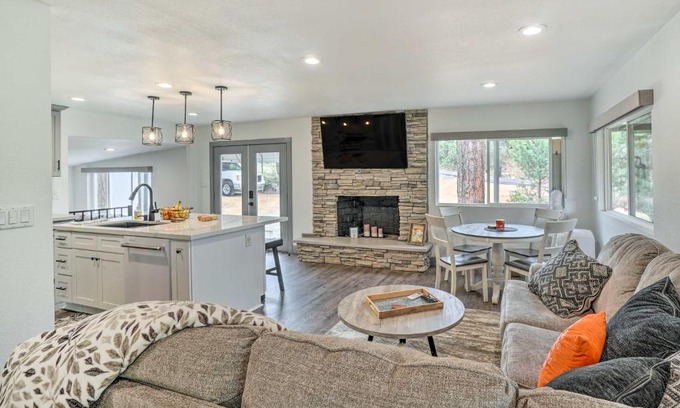 Prescott House | Prescott Retreat with Hot Tub about 3 Mi to Dtwn!