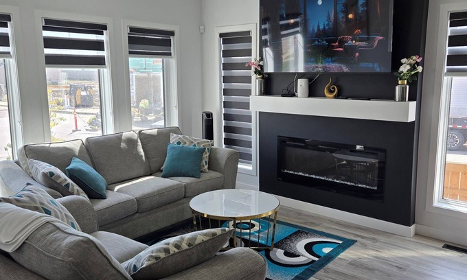 Southwest Edmonton House | President's Choice: Executive Guest Lodge