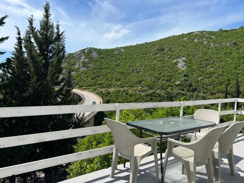 Dobra Voda Villa | Prestige House
