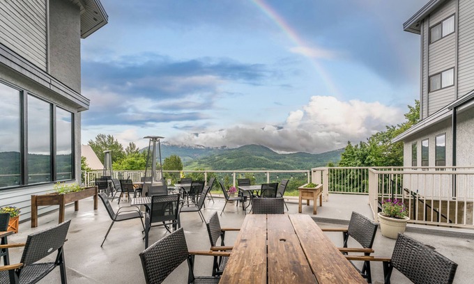 Rossland Hotel | Prestige Mountain Resort Rossland