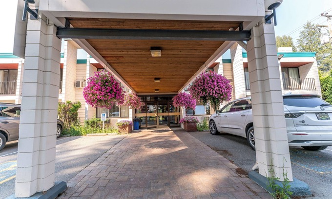 Quesnel Hotel | Prestige Riverside Lodge