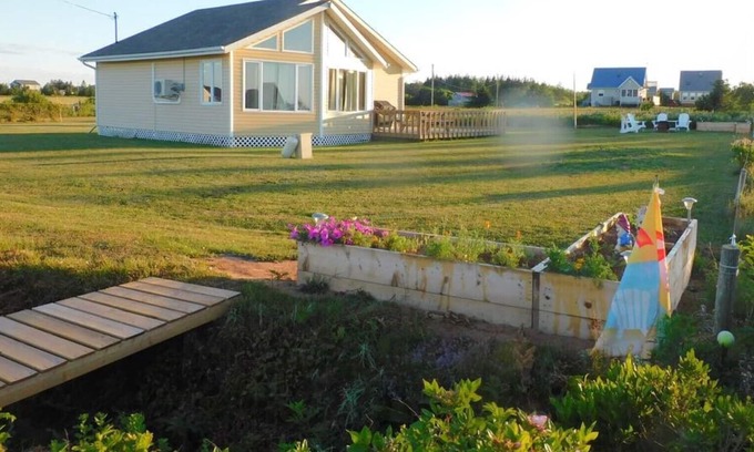 Morell Cottage | Prestine Beach on Private road steps away!