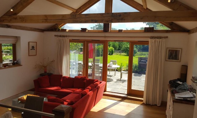Haslemere House | Prestwick House - Sleeps 10+ - Main House & 3 Separate Oak Framed Barn Studios - Rural