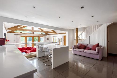 Haslemere House | Prestwick Oak - 2 Kingsize Ensuite - Openplan Contemporary - Rural - Garden