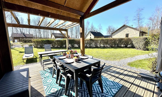 Signy-le-Petit House | Pretty chalet on a family estate with a pool