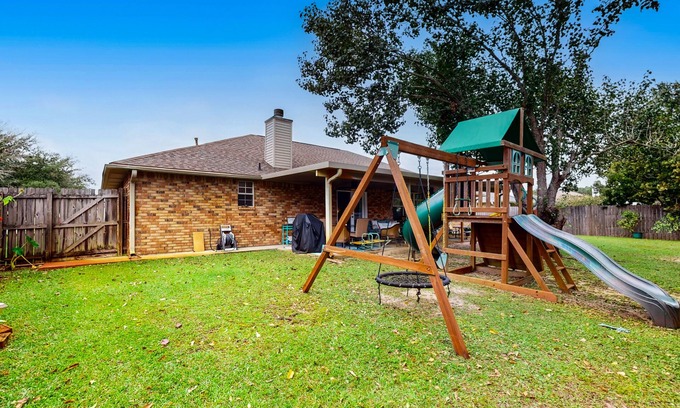 Ono Island House | Pretty in Perdido Key - Home with kitchen, patio, playground, central AC, & W/D
