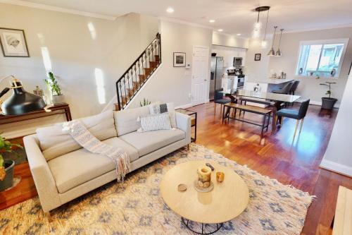 Petworth House | Pretty in Petworth-Walkable to Metro & Restaurants