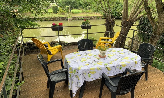 Chatillon en Bazois House | Pretty little house on the river Aron