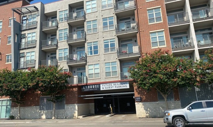 Deep Ellum Apartment | Pretty Plush Place