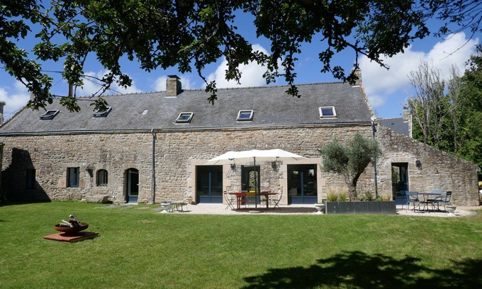 Locmariaquer House | Pretty, recently restored farmhouse in a quiet location close to the water.