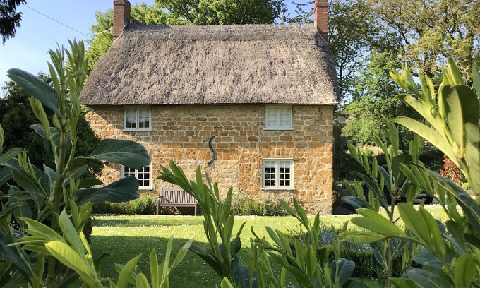 Bridport Cottage | Pretty Thatched Cosy Cottage in Symondsbury Village, Dorset, 4 Star Gold Rating