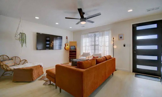 Barelas House | Prickly Pear at Cactus Flower+Hot Tub+Pet Friendly+No Pet Fee!