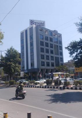 Alkapuri Hotel | Pride Biznotel Alkapuri Near Vadodara Airport