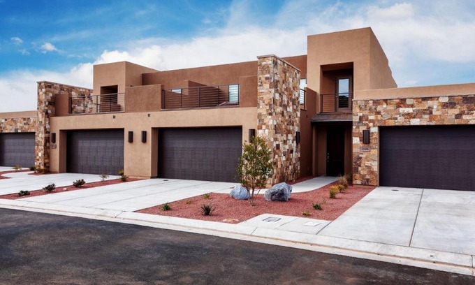 St. George Apartment | Pride of the Ledges