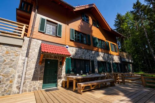 Hocko Pohorje Apartment | Prijeten sončen apartma v objemu Pohorja