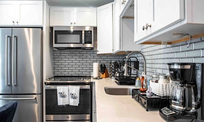 Providence Apartment | Prime 2BR 2BA East Side, Brown, Dining, Hospital