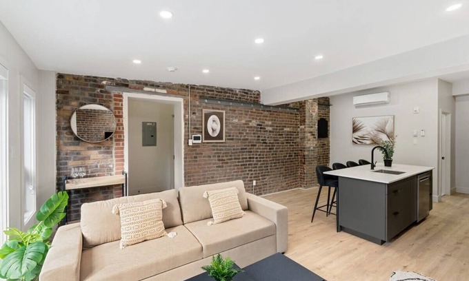 Cite Multimedia Apartment | "Prime 4-Guest Locale: Newly Renovated, Spacious"