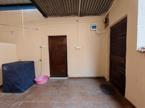 Bhopal Villa | Prime Area 1 Room Budget Stay