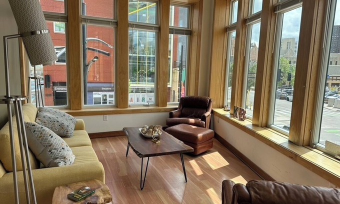 Downtown Minneapolis Condo | Prime downtown Minneapolis location. Sleeps 4, 2BR, 1BA, full kit.