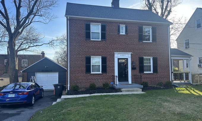 College Park House | Prime Hyattsville location available for 30 day plus rental! Dog friendly n