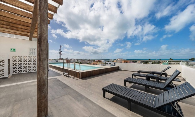 Centro - Supmza 001 Condo | Prime Location. 2 BR Condo w/Ocean View Pool.