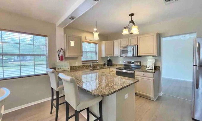 Dunedin House | Prime Location, 2 Bath/2 Bed Perfect Getaway