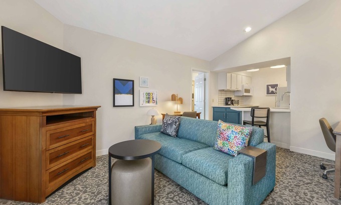 Herndon Apartment | Prime Location! 2 Convenient Units, Kitchen, Onsite Parking, Free Breakfast