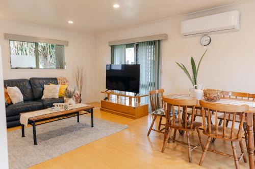 Mount Roskill House | Prime location at Mt Eden- Cozy Vibe 3BR Home
