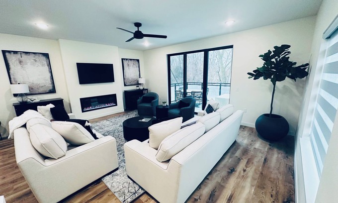 Arnolds Park House | Prime Location! Beautiful and spacious 3-bedroom townhome in the heart of Boji!