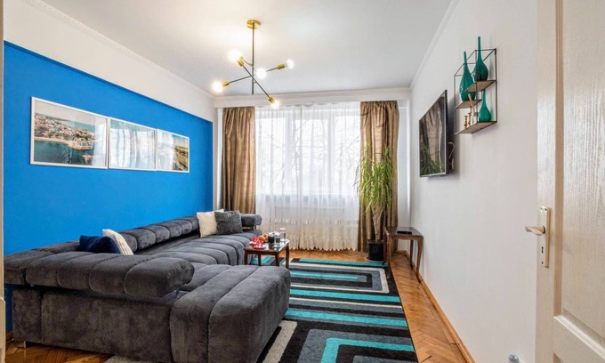 Constanta Apartment | Prime Location: Central Park View. 5 Min to Beach