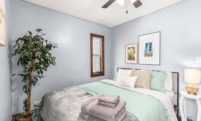 Royal Oak Apartment | Prime Location! Charming 2BR, Royal Oak Downtown