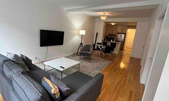 Saint Henri Apartment | Prime Location Condo With Parking 10 min from dowtown